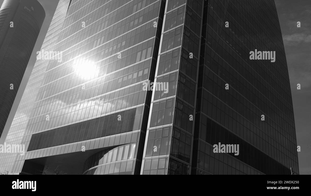 Madrid, Spanien. Januar 2024. Blick auf den Kaiserturm am Paseo de la Castellana in Madrid, im Finanzkomplex der 4 Türme. In Spanien (Foto: Oscar Gonzalez/SIPA USA) Credit: SIPA USA/Alamy Live News Stockfoto