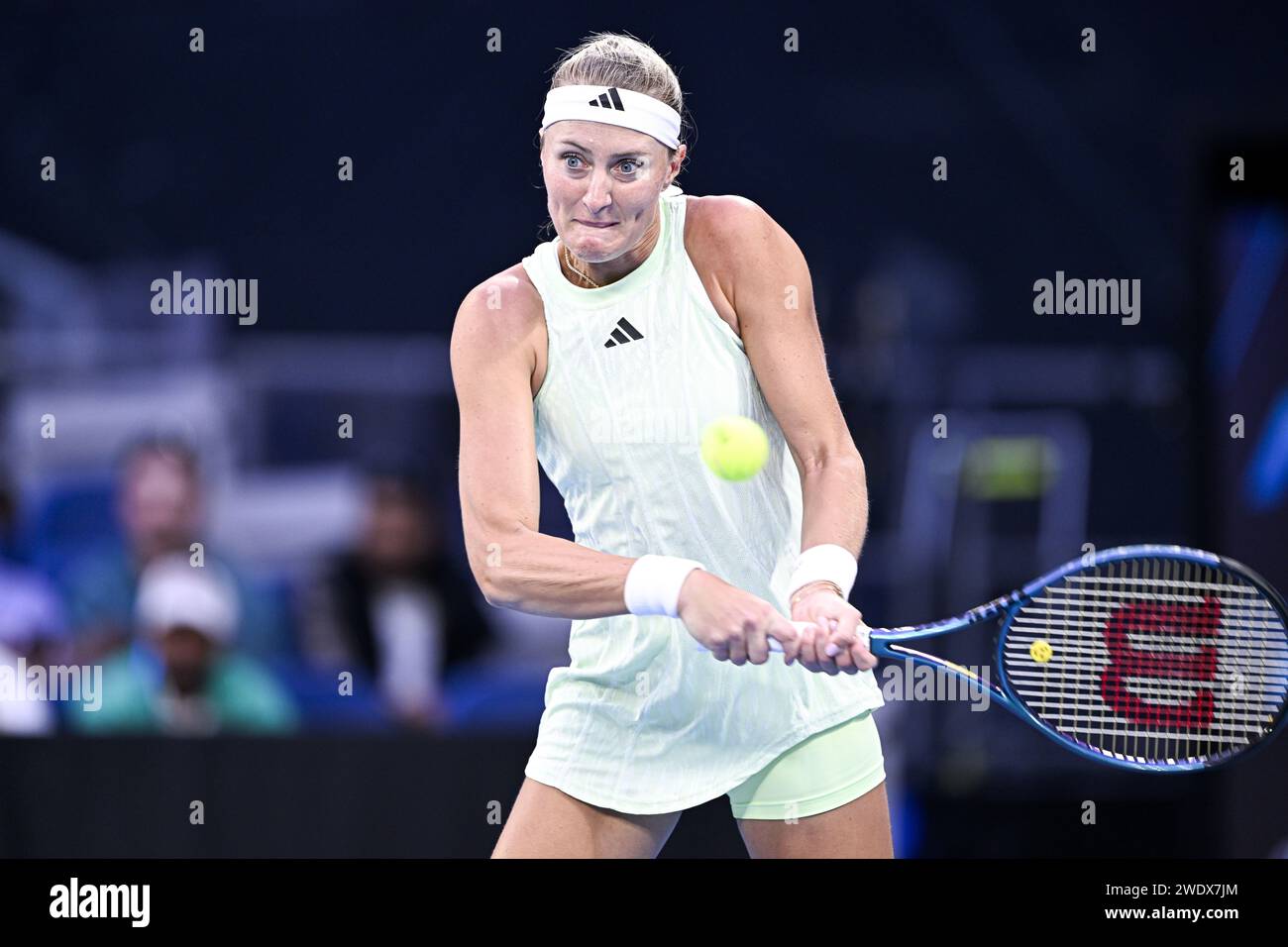 Kristina Mladenovic in einem Doppelspiel der Frauen während des Australian Open AO 2024 Grand Slam Tennis Turniers am 21. Januar 2024 im Melbourne Park in Australien. Foto Victor Joly / DPPI Stockfoto