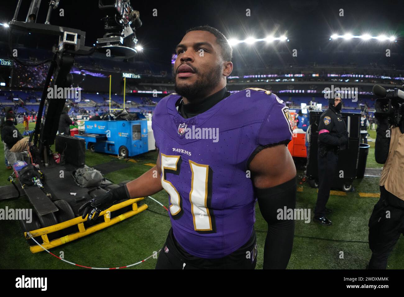 BALTIMORE, MARYLAND, 20. JAN: Baltimore Ravens Linebacker Josh Ross (51) verlässt das Feld nach dem AFC Divisional Playoff Spiel gegen die Houston Texans im M&T Bank Stadium am 20. Januar 2024 in Baltimore, Maryland. Die Ravens besiegten die Texaner mit 34:10. Stockfoto