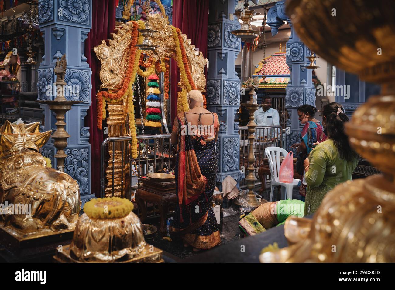 Georgetown, Penang, Malaysia - 5. Februar 2023: Hindu-Weibchen beten im Sri Meenakshi Hindu Tempel beim Thaipusam Festival, dem Hindu Festival Stockfoto