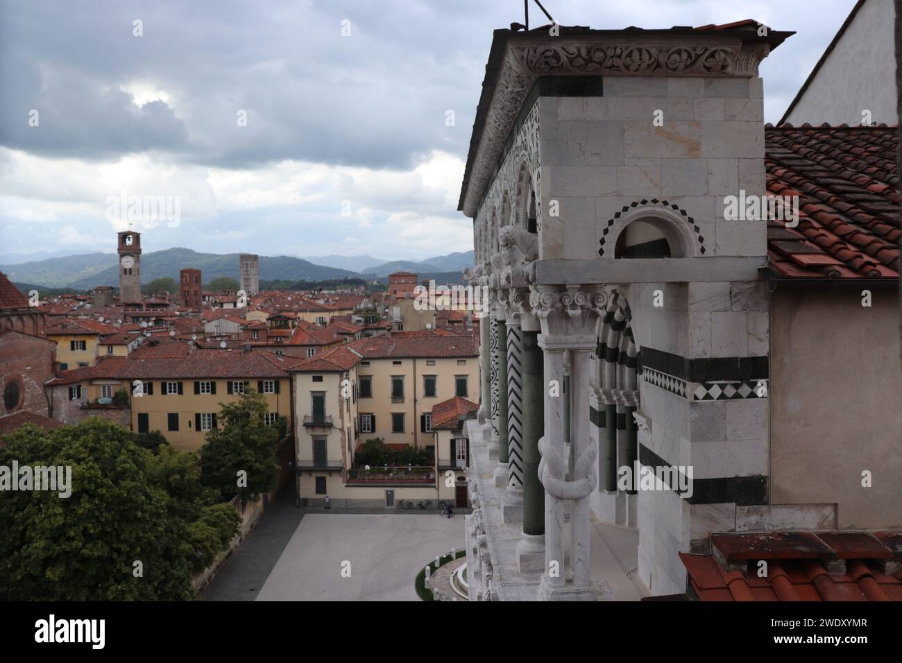 Luccas Amphitheaterplatz vom Turm aus Stockfoto