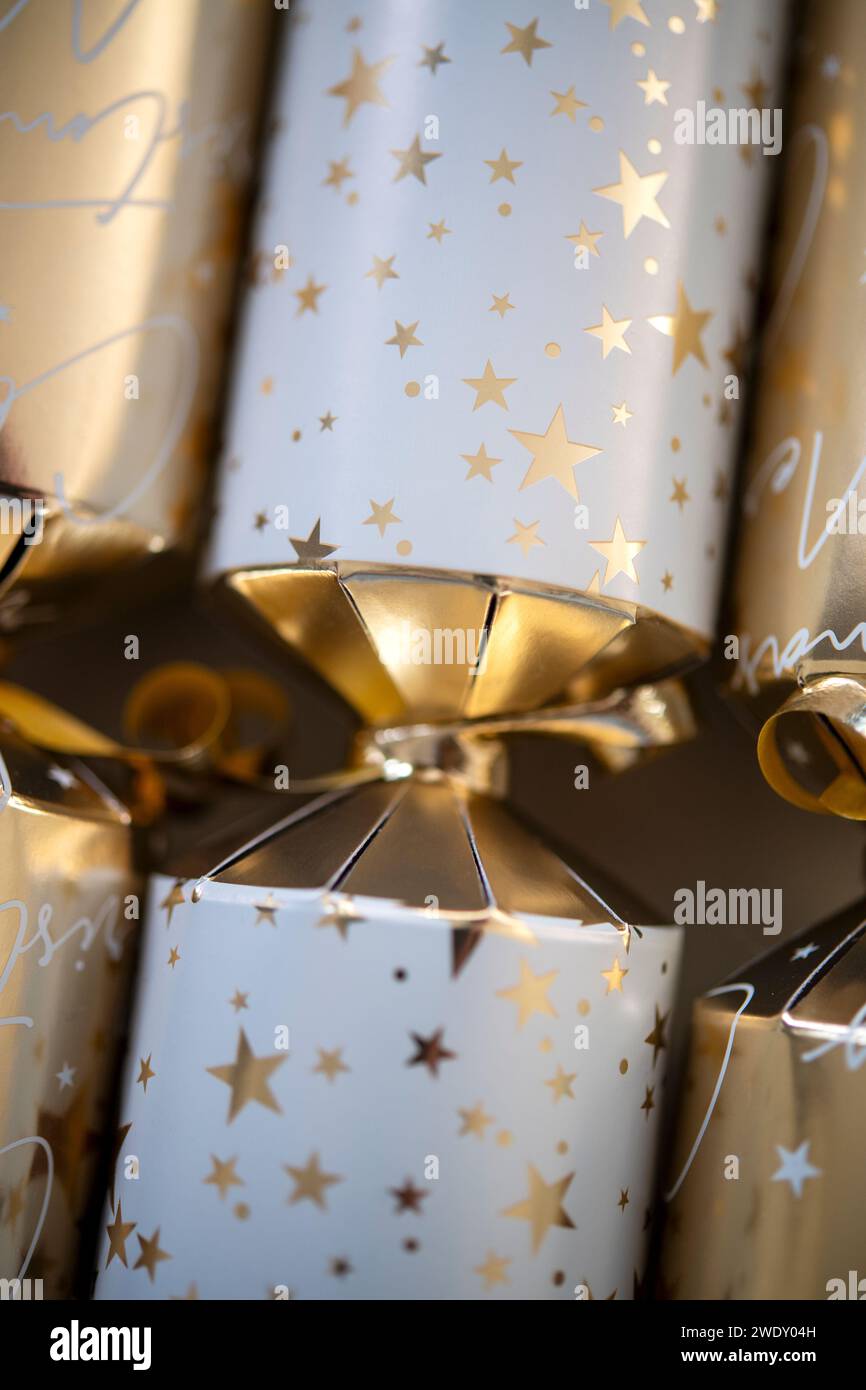 Stillleben von Weihnachtskräckern Stockfoto