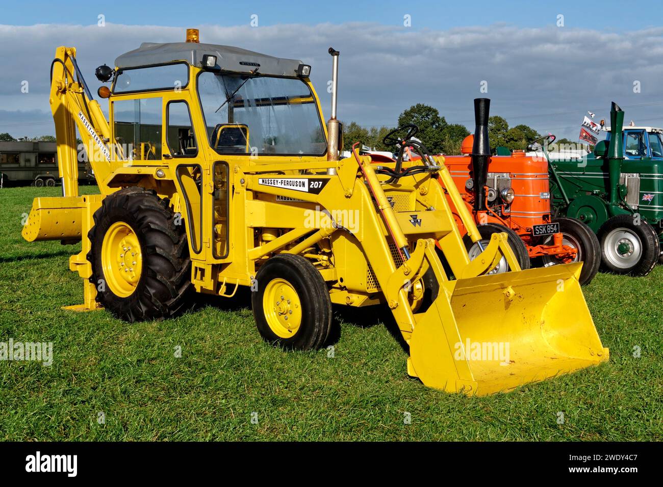 Frome, Somerset, Vereinigtes Königreich – 23. September 2023: Massey Ferguson 207 Digger, Jahrgang 1968 beim Somerset Festival of Transport 2023 Stockfoto