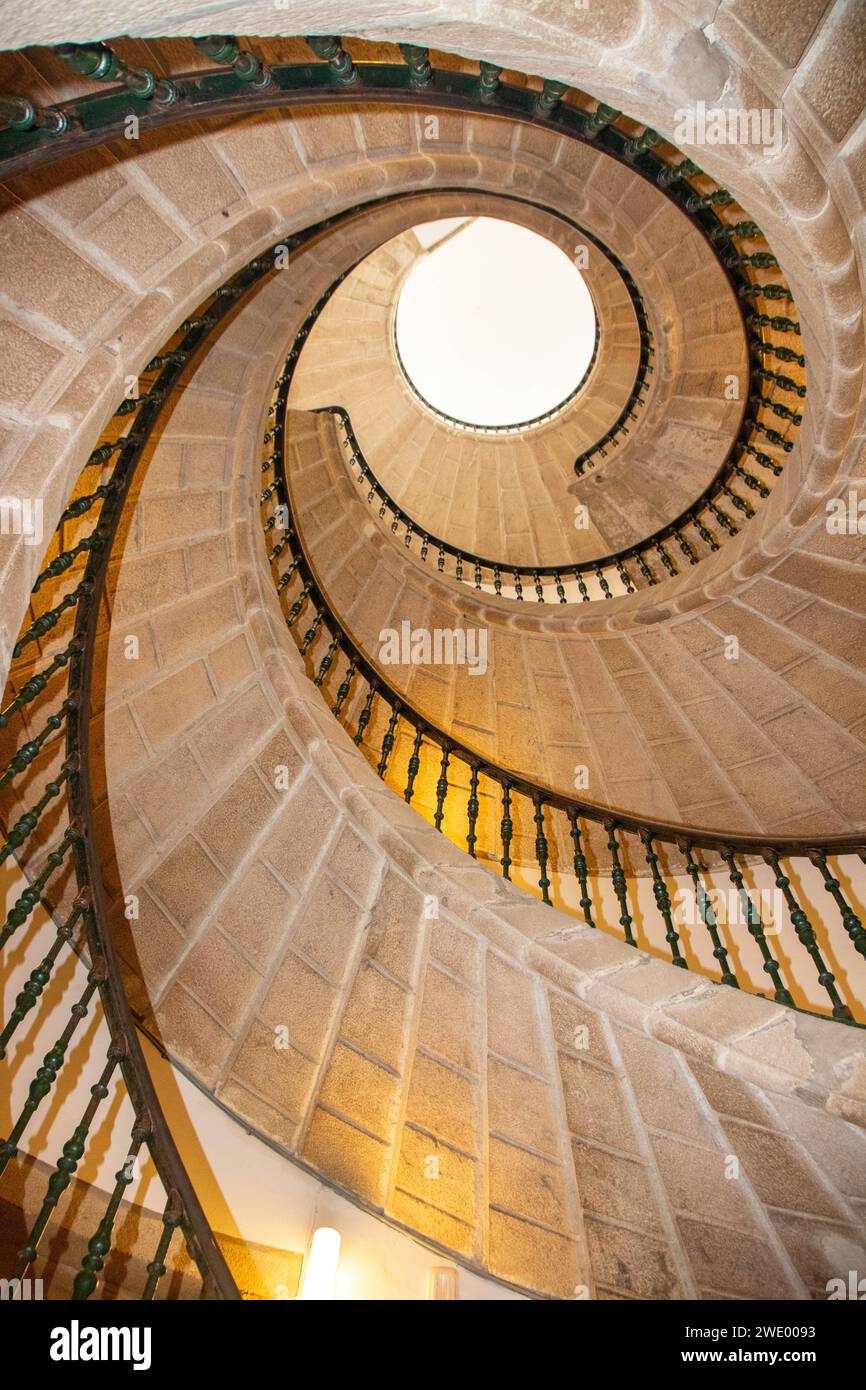 Wendeltreppe des alten Klosters Santo Domingo de Bonaval in Santiago de Compostela Stockfoto