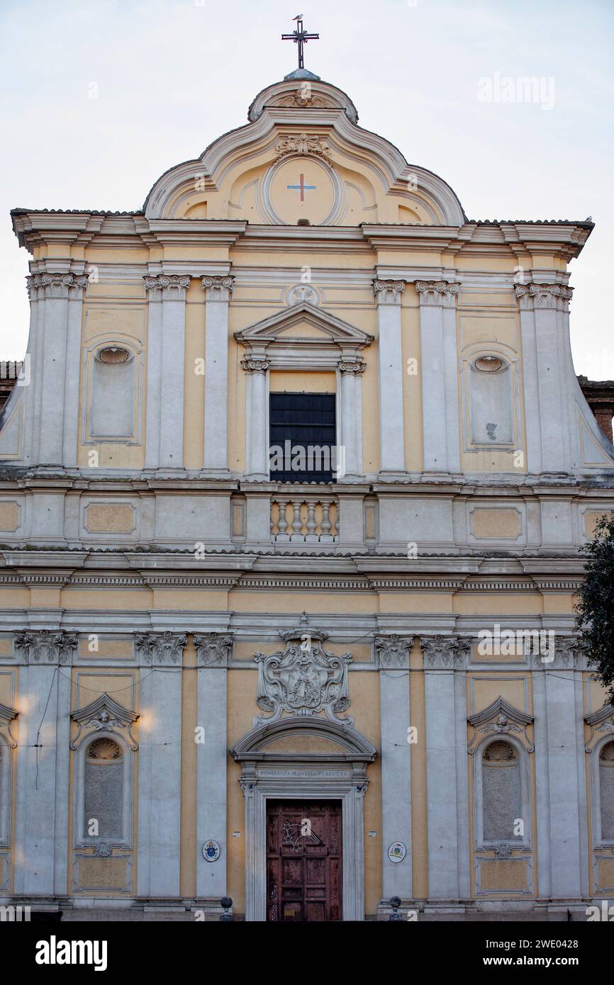 Majestätische Fassade von Santa Maria delle Grazie alle Fornaci, Rom: Ein Meisterwerk barocker Architektur Stockfoto