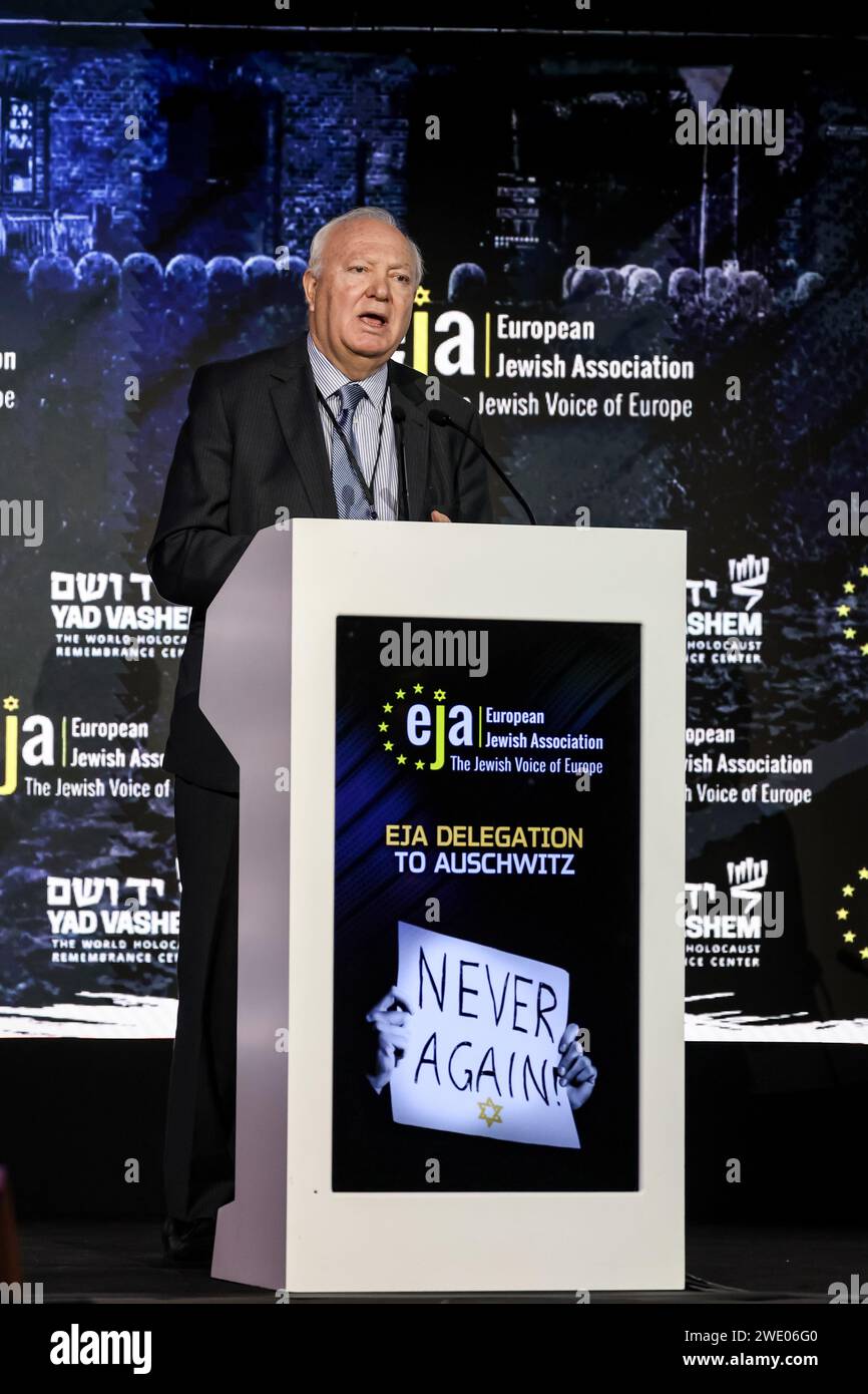 Manuel Angel Moratinos, UN-Untergeneralsekretär und hoher Vertreter der UNAOC, spricht während des Symposiums der European Jewish Association - The Jewish Voice of Europe in der Konferenzhalle im Doubletree Hilton Hotel in Krakau, Polen am 22. Januar 2024. Auf dem Treffen wird über den verstärkten Antisemitismus in Europa nach dem brutalen Angriff vom 7. Oktober 2023 und dem israelischen Krieg im Gazastreifen diskutiert. Stockfoto