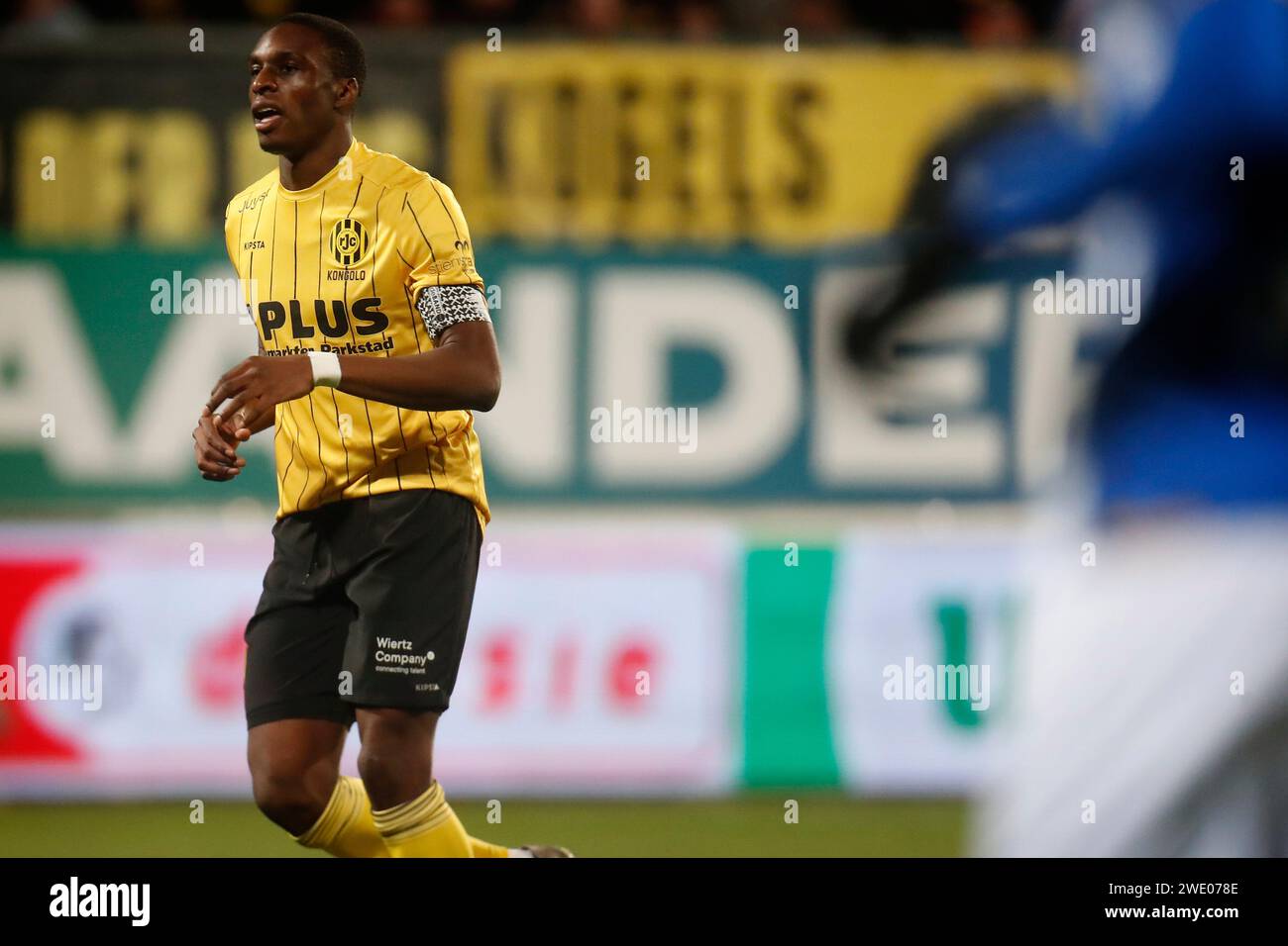 Kerkrade, Niederlande. Januar 2024. KERKRADE, NIEDERLANDE - 22. JANUAR: Rodney Kongolo von Roda JC sucht den Ball während des Spiels zwischen dem FC Eindhoven im Parkstad Limburg Stadion am 22. Januar 2024 in Kerkrade, Niederlande. (Foto von Orange Pictures) Credit: dpa/Alamy Live News Stockfoto