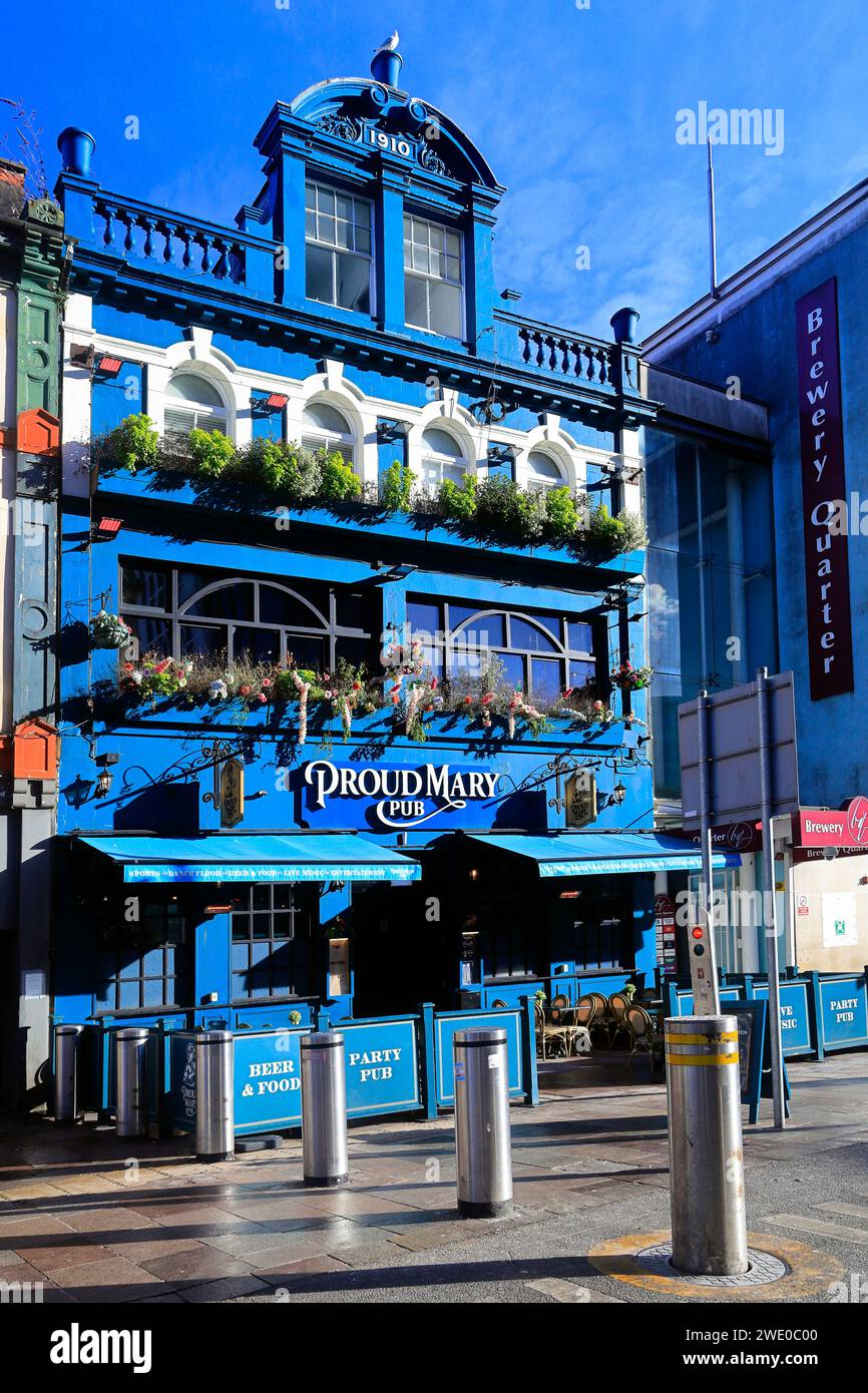 Proud Mary Pub, St Mary Street, Cardiff Brewery Quarter, Cardiff City Centre. Vom Januar 2024. Party Pub. Stockfoto