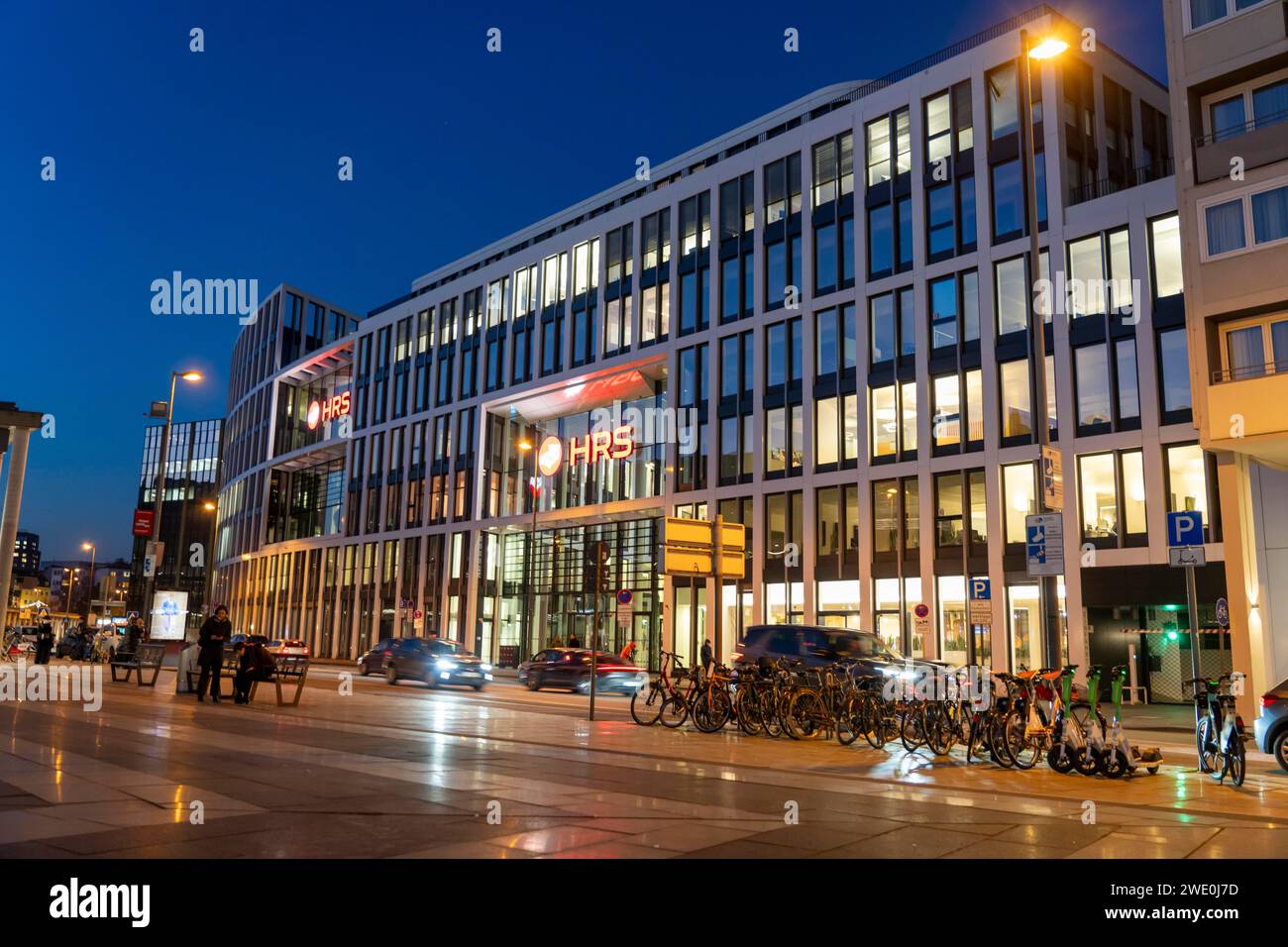 Firmenzentrale des Reiseveranstalters HRS, Köln Hauptbahnhof, Breslauer Platz, Kölner Dom, Köln, NRW, Deutschland, Stockfoto