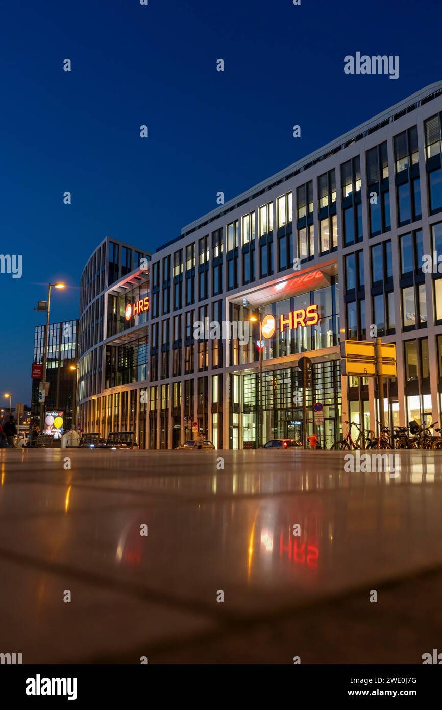 Firmenzentrale des Reiseveranstalters HRS, Köln Hauptbahnhof, Breslauer Platz, Kölner Dom, Köln, NRW, Deutschland, Stockfoto