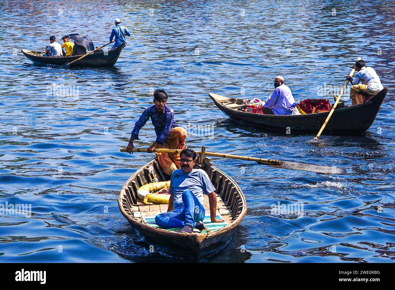 Bootsfahrt auf dem Buriganga Fluss (Südasien) Stockfoto