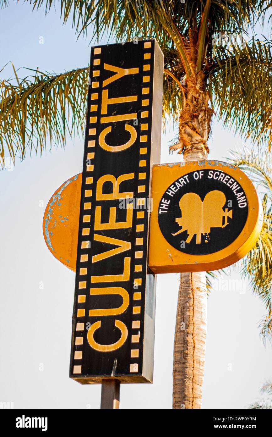 Schild für Culver City, Kalifornien, „das Herz von Screenland“, mit einer Palme im Hintergrund Stockfoto