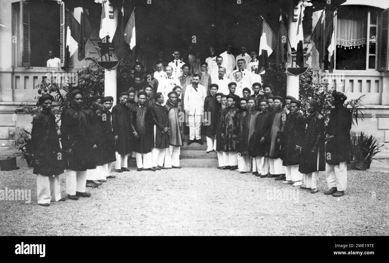 Alexandre Varenne Indochine 80 - Alexandre Varenne, Gouverneur Général et les membres de la chambre des représentants du peuple - Hué, 23. Juillet 1927. Stockfoto