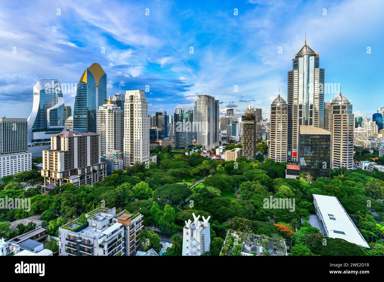 Blick auf ein modernes Gebäude und eine Eigentumswohnung in der Innenstadt von Bangkok Thailand. Stockfoto