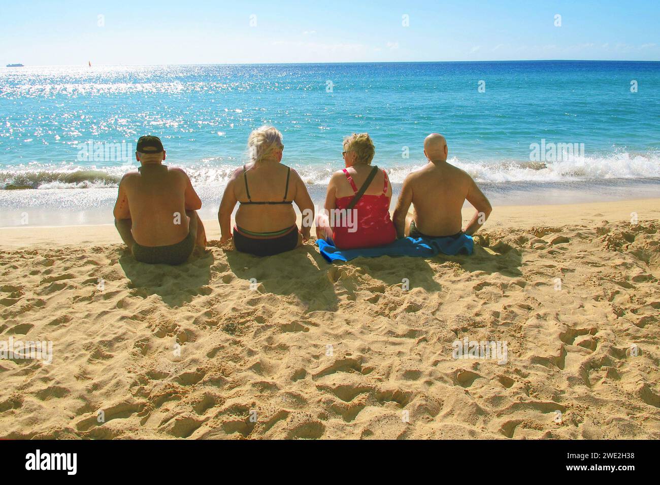 Rentner Urlauber am Strand von Jandia auf Fuerteventura/Sued - gesehen am 08.01.2011.. *** Rentner am Strand von Jandia auf Fuerteventura Süd gesehen am 08 01 2011 Stockfoto