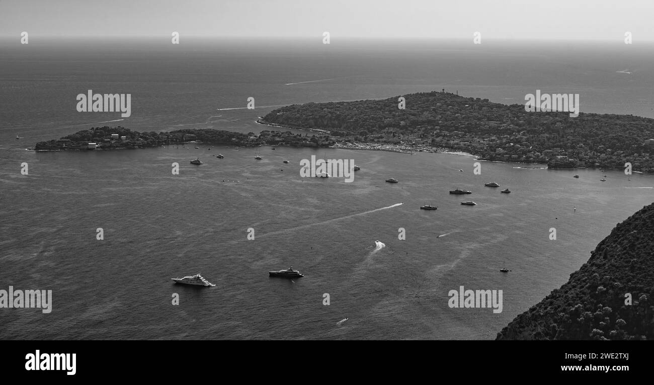 Eine Schwarzweiß-Luftaufnahme der Gemeinde Saint-Jean-Cap-Ferrat in Frankreich. Stockfoto