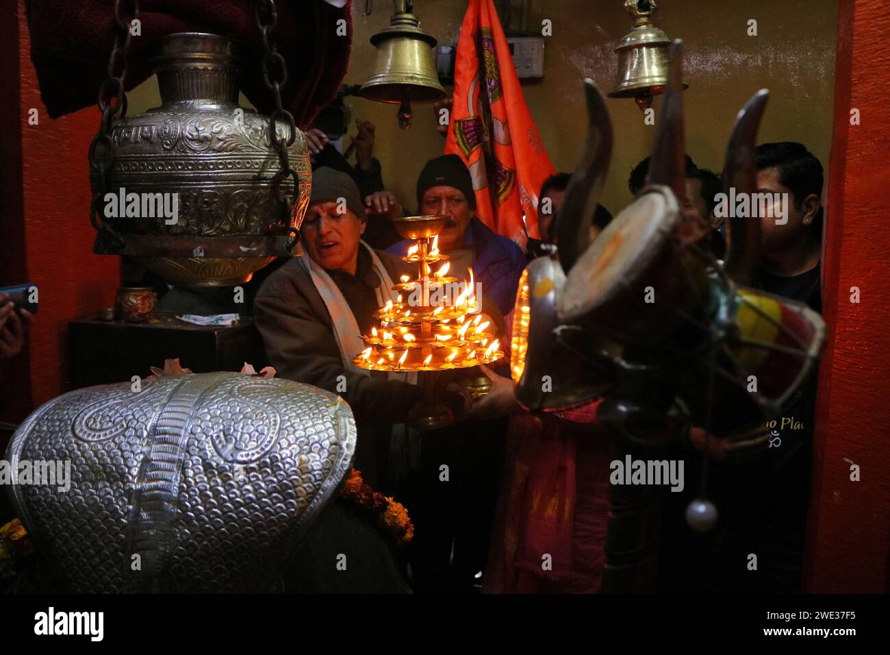 Nicht exklusiv: 22. Januar 2024, Srinagar Kashmir, Indien: Hindugeweihte beten im Shankaracharya Tempel während der Einweihung des neu gebauten Lord RAM Stockfoto