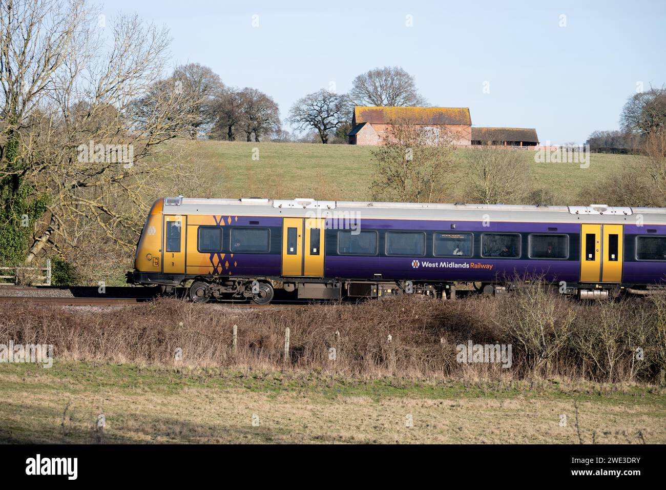 Dieselzug der West Midlands Railway Klasse 170, Warwickshire, Großbritannien Stockfoto