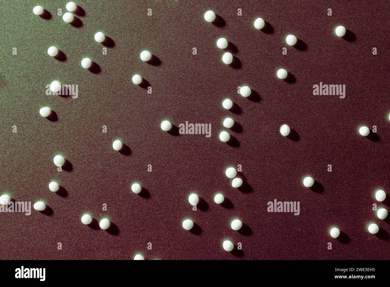 Homöopathische Globuli auf einer Ebenen Oberfläche, Naturmedizin, alternative Medizin, Atelierfoto, 23.01.2024 Stockfoto