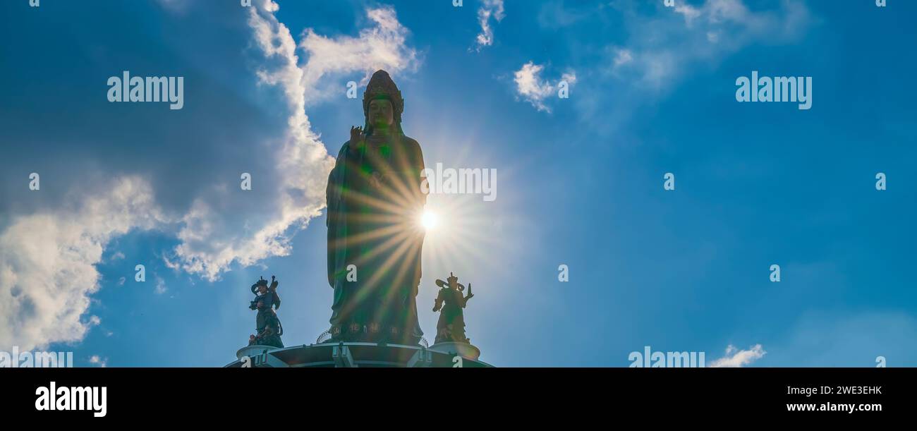 BA den Mountain Touristengebiet, Provinz Tay Ninh, Vietnam. Die Touristengegend hat einzigartige buddhistische Architektur mit der höchsten Erhebung Stockfoto
