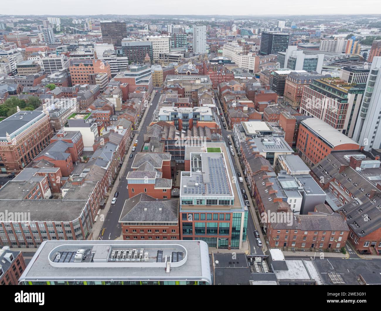 Luftaufnahme der Dächer und Dächer des Stadtzentrums von Leeds, Yorkshire, Großbritannien, aufgenommen von der Leeds Inner Ring Road Stockfoto