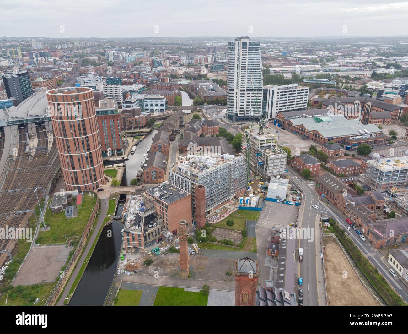 Luftbild von Tower Works, Mustard Wharf und Globe Point im Bau mit Candle House, Bridgewater Place & Leeds Stadtzentrum, Yorkshire, Großbritannien Stockfoto