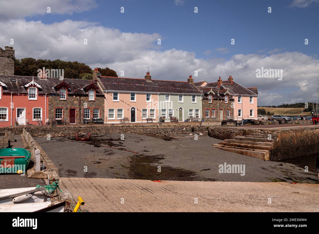 Cottages am Wasser in Strangford Lough, County Down, Nordirland Stockfoto
