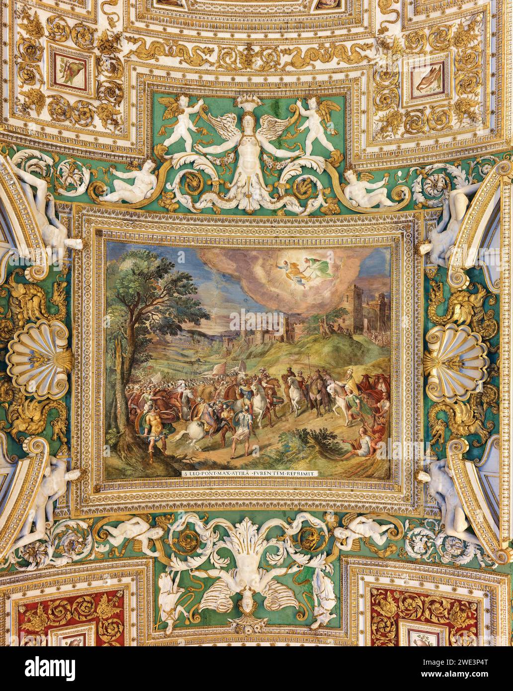Gemälde (Papst St. Leo konfrontiert Attila den Hunnen) und Dekorationen an der Decke in der Galerie der geographischen Karten, Vatikanmuseum, Rom, Italien. Stockfoto
