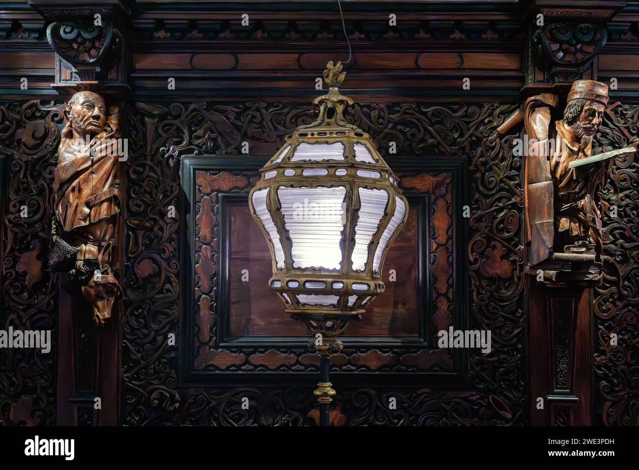 Teil der Boiserie, die die Wände des Sala Capitolare der Scuola Grande di San Rocco in Venedig, Italien, ziert Stockfoto