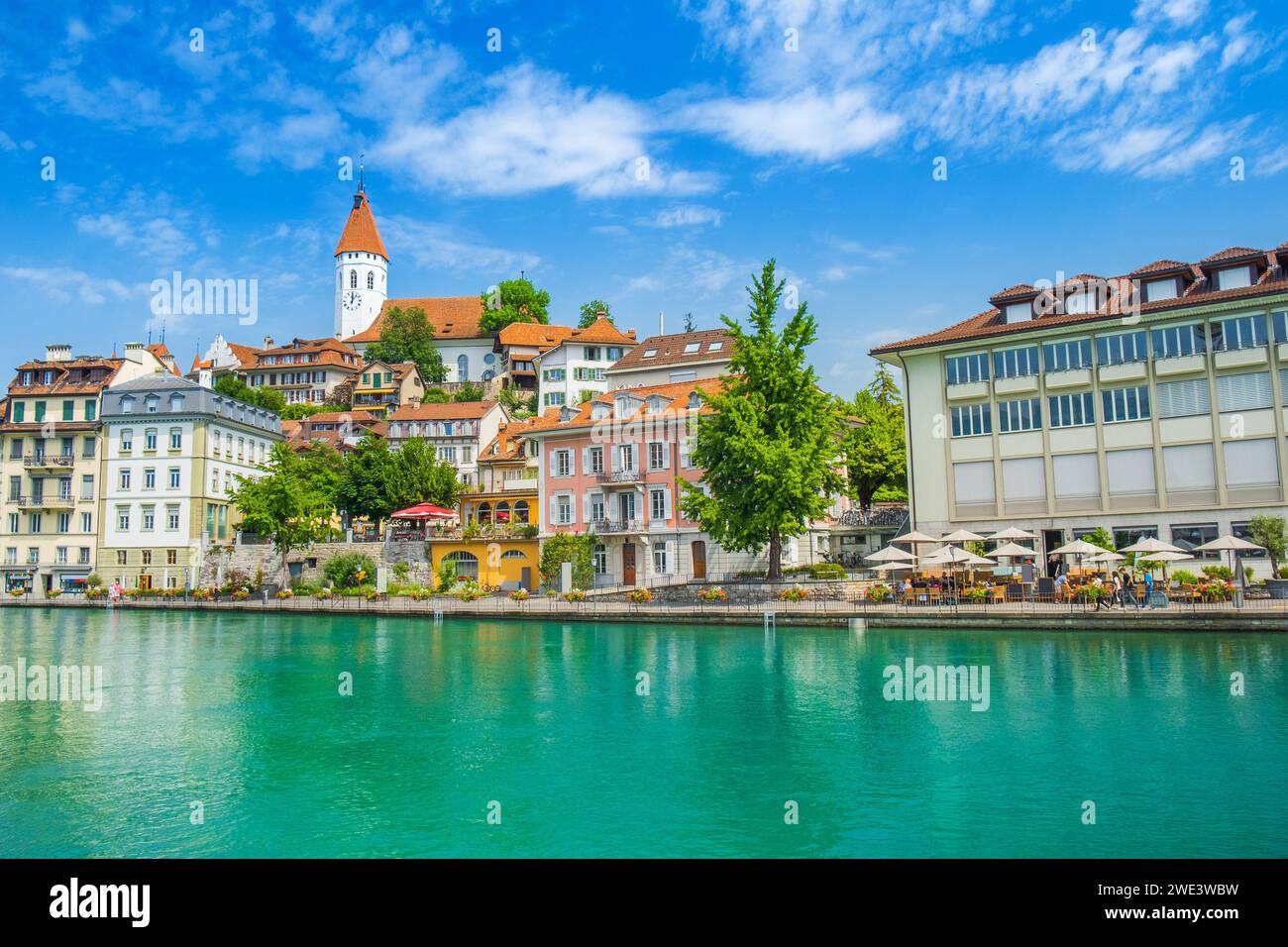 Fluss Aare und Stadtbild von Thun, Schweiz Stockfoto