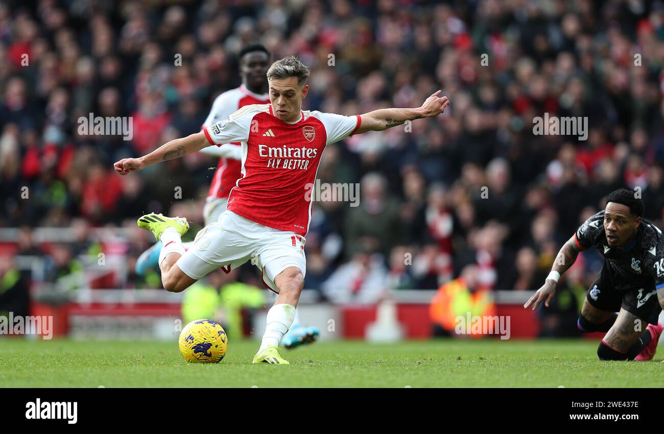 TOR 3:0, Leandro Trossard von Arsenal trifft. - Arsenal gegen Crystal ...