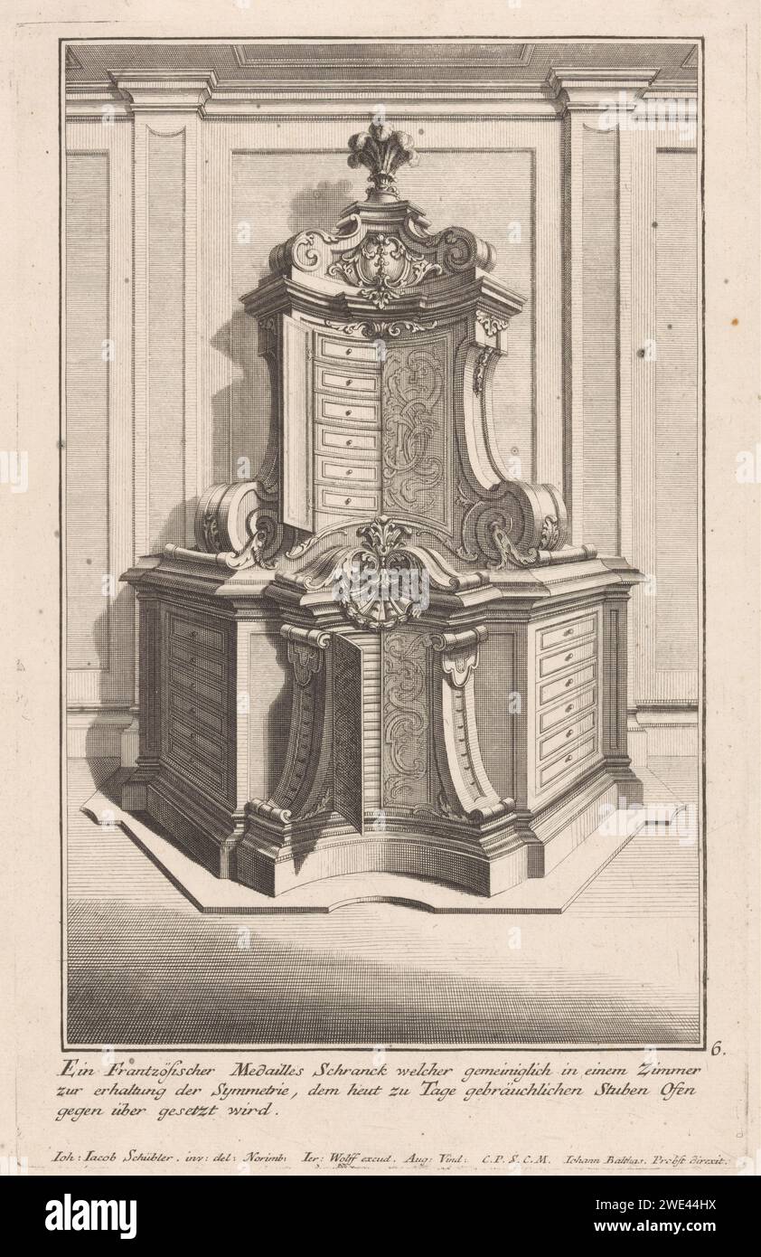 Medaillekast, Johann Balthasar Probst, nach Johann Jakob Schübler, 1709 - 1724 drucken Einen Schrank mit Schubladen und Ornamenten. Am unteren Rand ein dreizeiliger deutscher Text. Augsburger Papier-Ätz-/Gravurmöbel zur Aufbewahrung Stockfoto