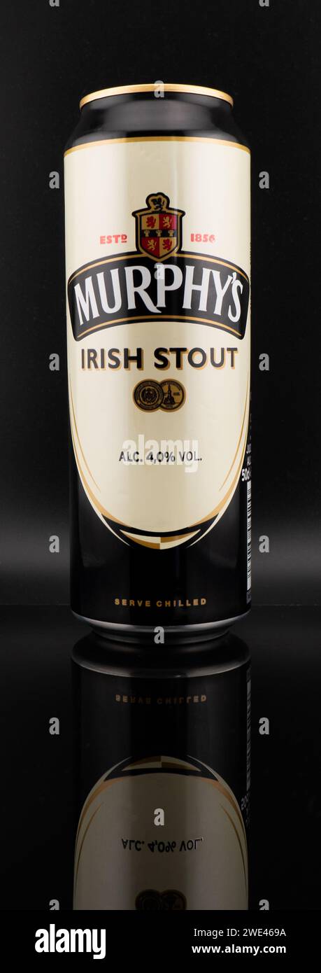 Jerewan, Armenien, 28. Juni 2023: Murphy's Beer Dose oder Irish Stout. Aluminiumdose mit Murphys Irish Stout Beer Stockfoto