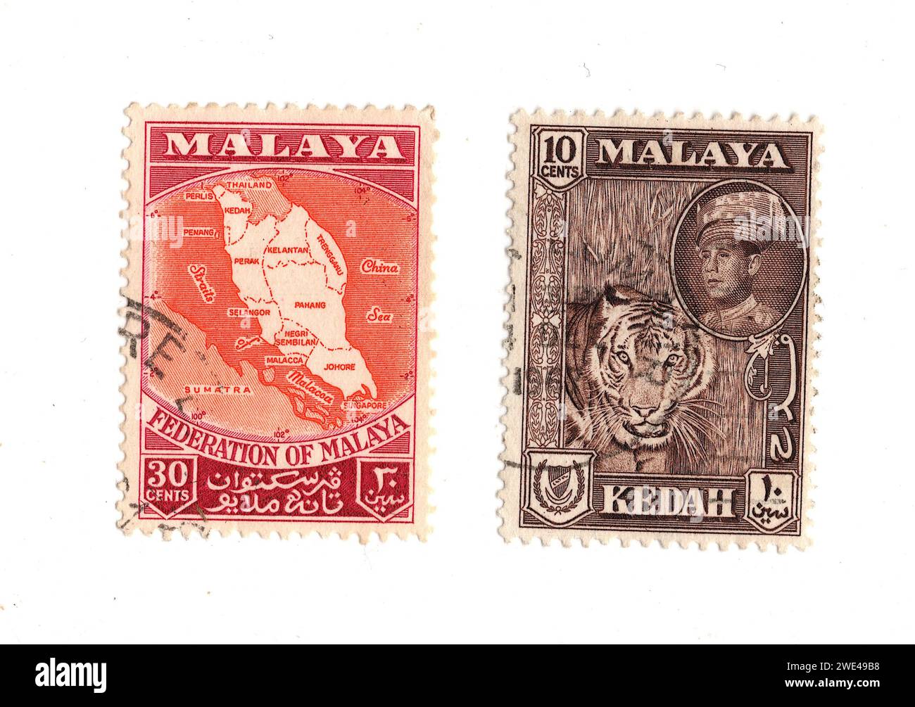 Alte Briefmarken aus Malaya, isoliert auf weißem Hintergrund. Stockfoto