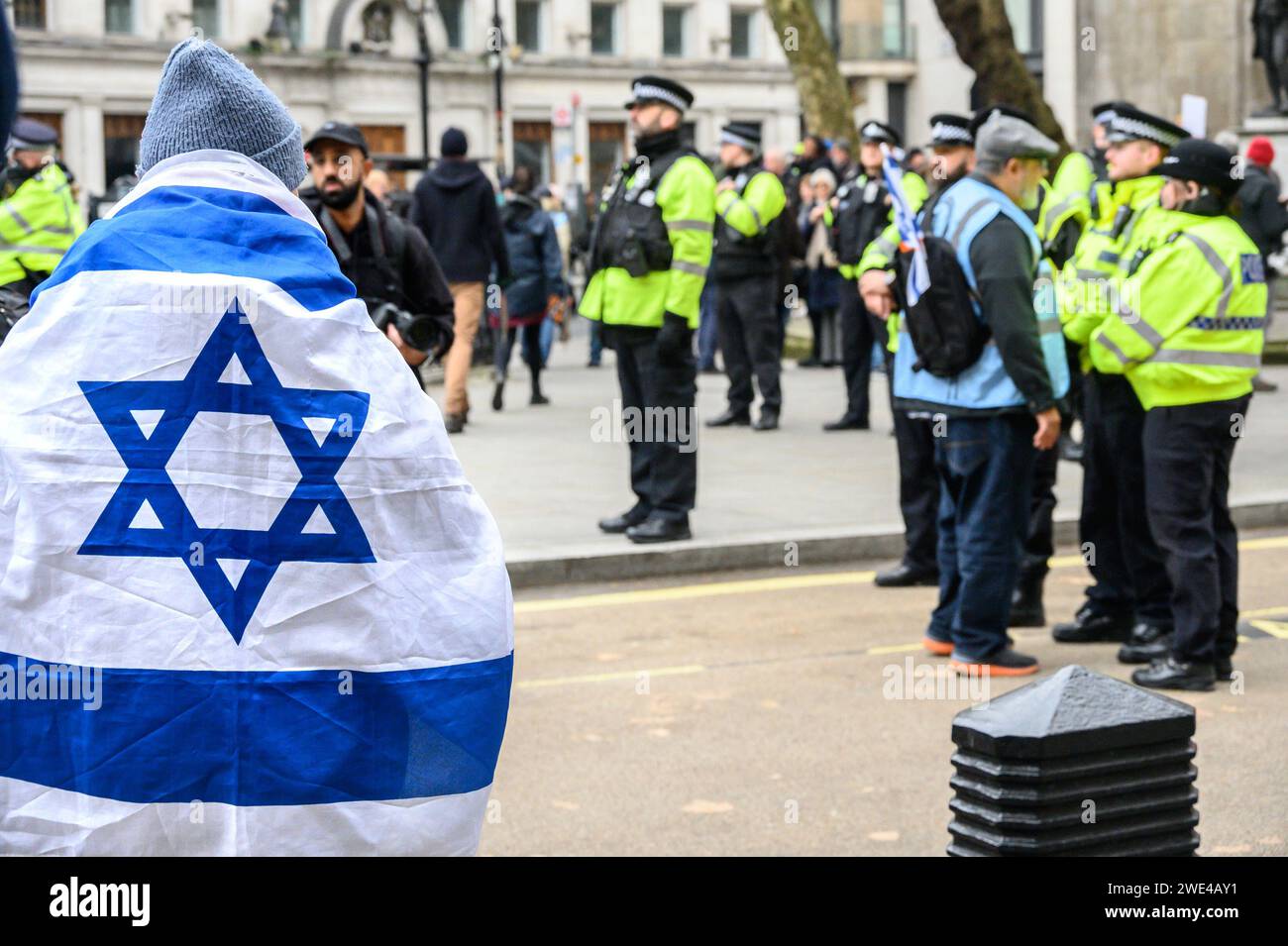 London, Großbritannien. Polizeibeamte der Metropolitan Police of the March Against Antisemitism, London, 26. November 2023 Stockfoto