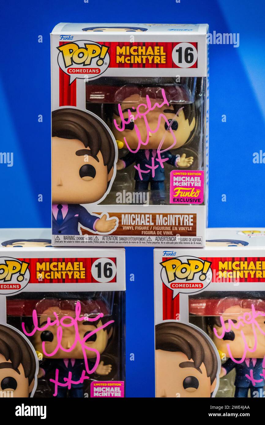 London, Großbritannien. Januar 2024. Der Komiker Michael McIntyre stellt seinen brandneuen Funko Pop vor! - Die Spielzeugmesse 2024 in Olympia. Guy Bell/Alamy Live News Stockfoto