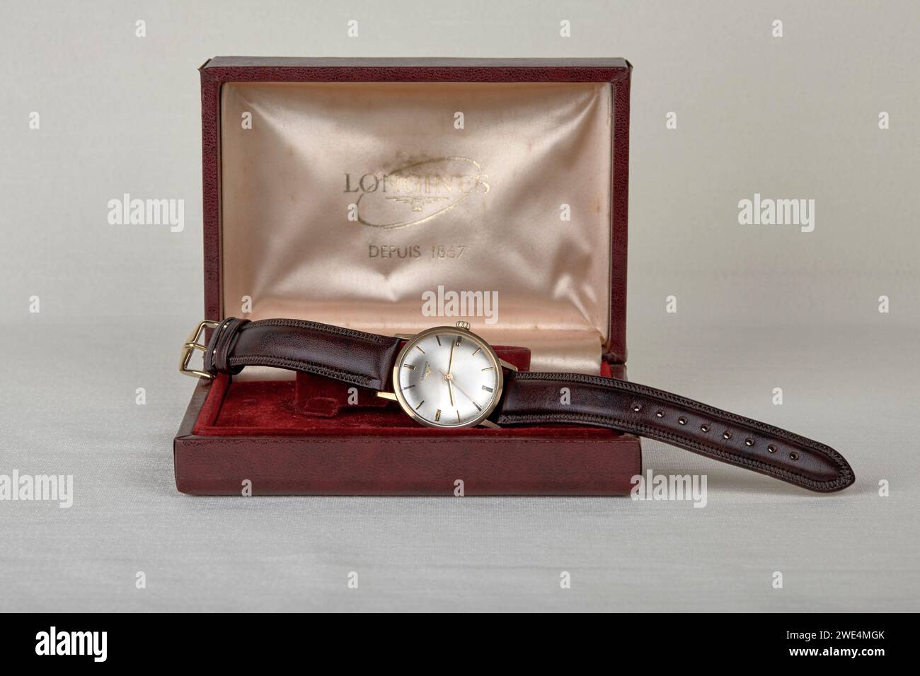 Longines Vintage analoge Golduhr und Präsentationsbox c.1968 Stockfoto