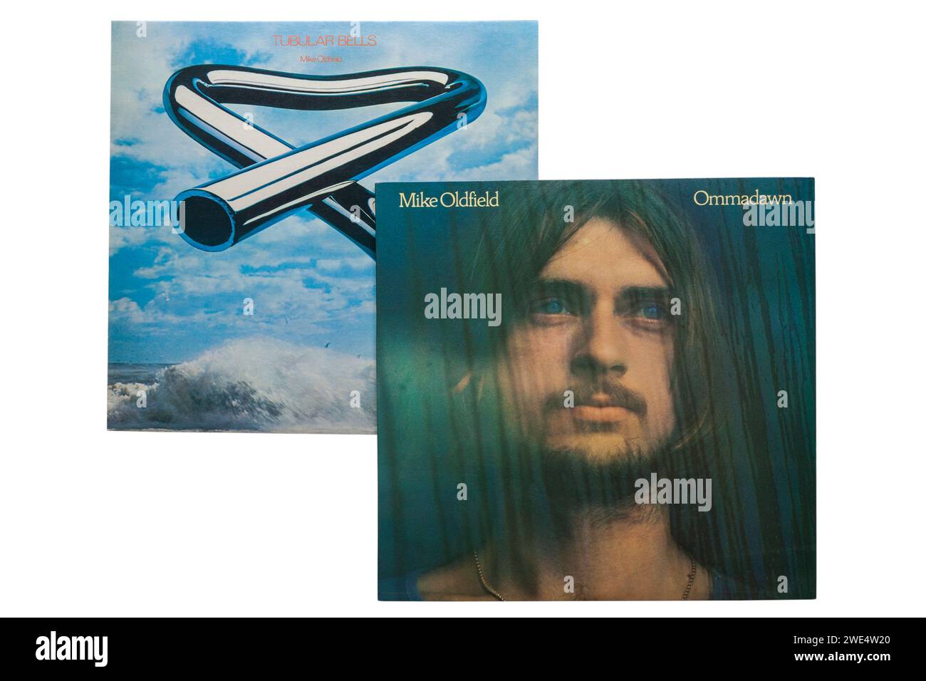 Mike Oldfield Ommadawn Vinyl-Album-Cover 1975 & Tubular Bells 1973 Vinyl-Album-Cover isoliert auf weißem Hintergrund Stockfoto