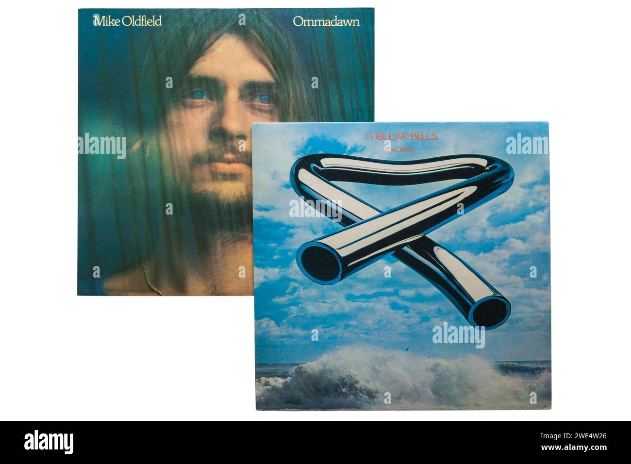 Mike Oldfield Tubular Bells 1973 Vinyl Album LP Cover & Ommadawn Vinyl Album Cover 1975 isoliert auf weißem Hintergrund Stockfoto