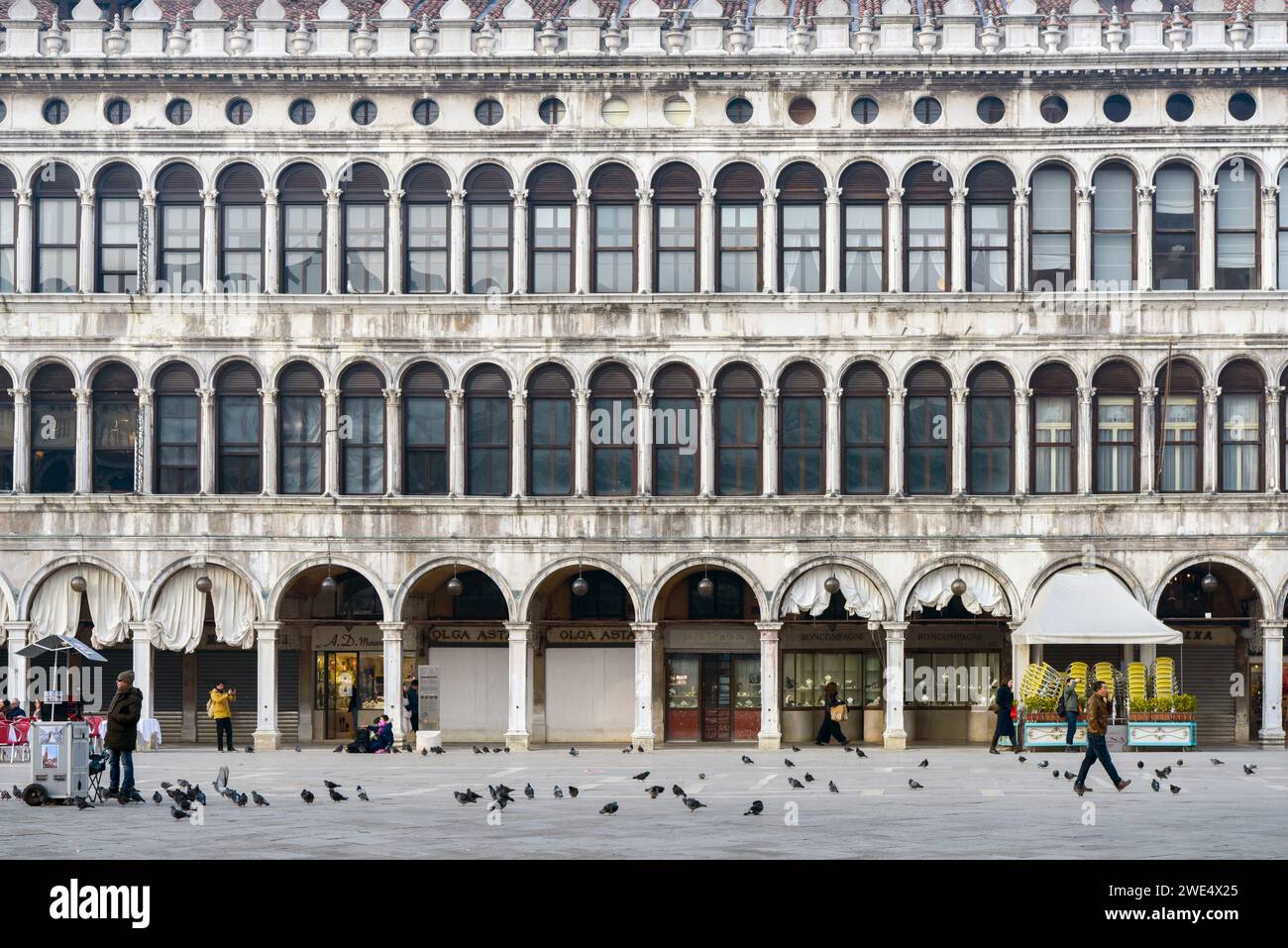 Als eines der berühmtesten Wahrzeichen auf dem Markusplatz von Venedig ist der Markusplatz oft weniger geschäftig, wenn es das Jahr ist. Stockfoto