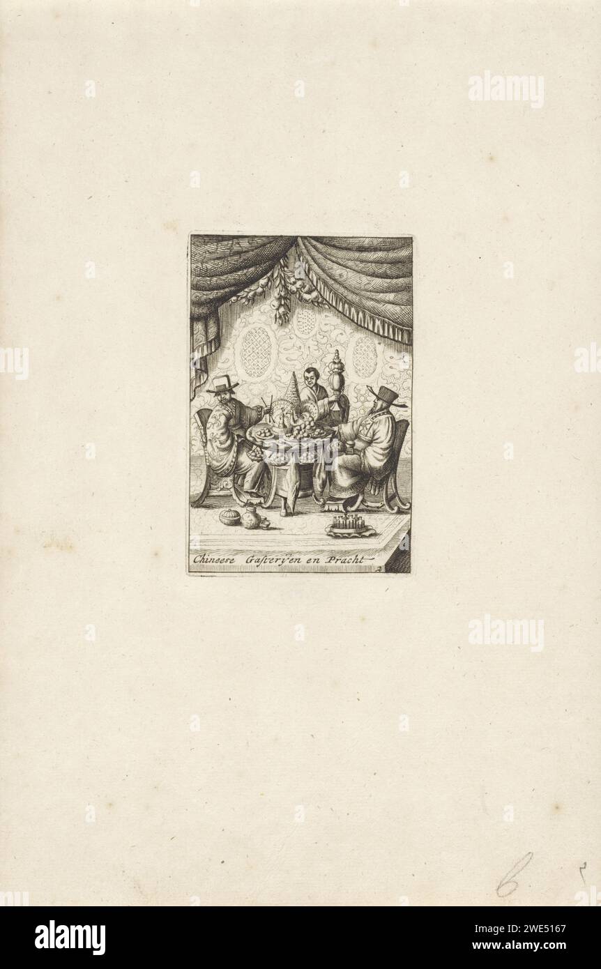 Chinesen an einem gedeckten Tisch, Pieter Schenk (I) (möglich), nach Romeyn de Hooghe, 1682–1711 drucken, stehen zwei Chinesen an einem gedeckten Tisch mit Pasties und anderem Essen, während ein anderer einen Becher hält. Amsterdamer Papierätzung Chinesisch Stockfoto