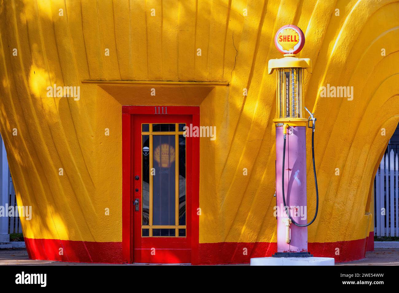 Winston - Salem, North Carolina, USA - 26. Oktober 2023: Diese historische Service Station wurde 1930 gebaut, um ihre Servietten in der Are zu vermarkten Stockfoto
