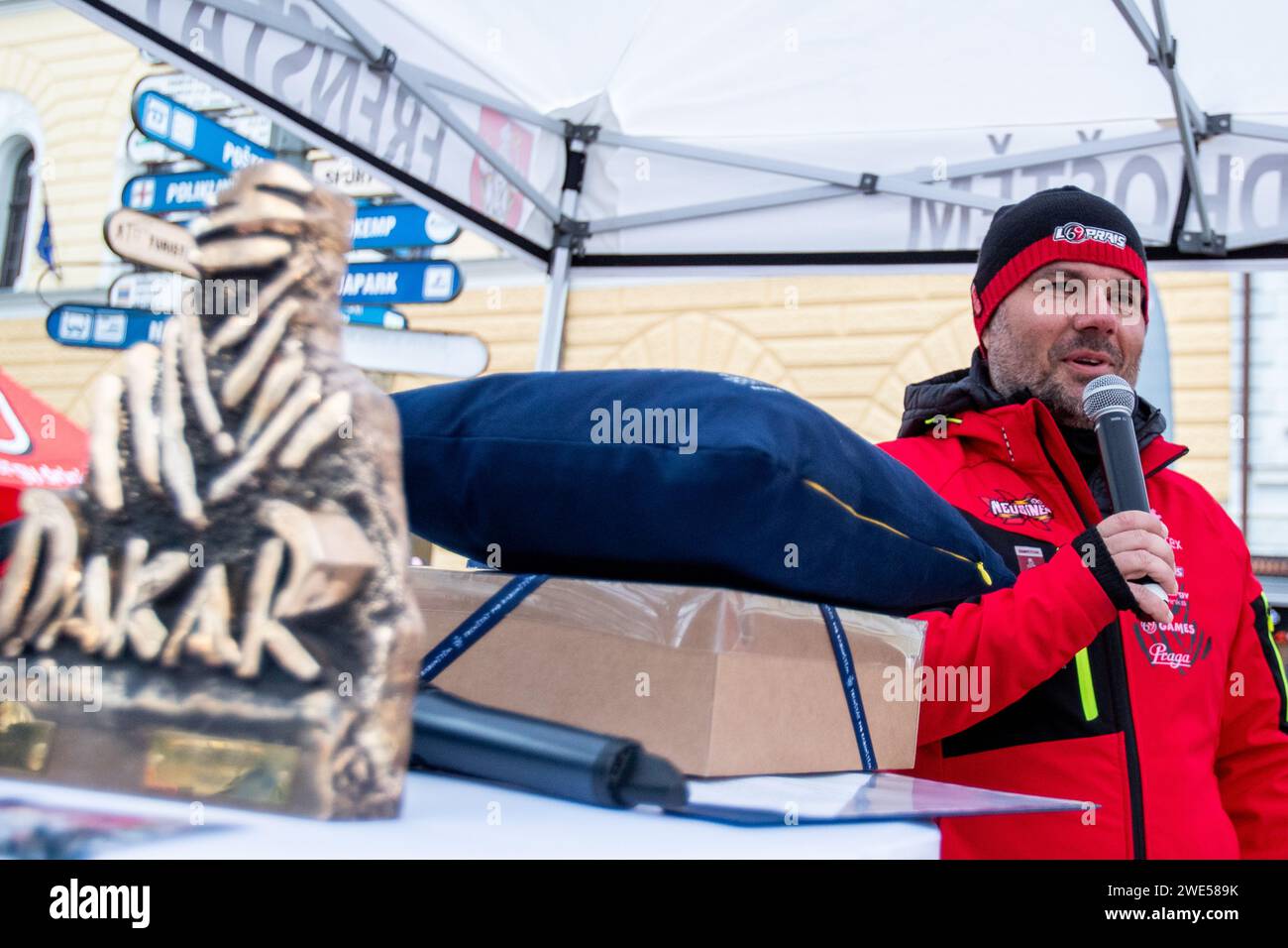 Frenstat Pod Radhostem, Tschechische Republik. Januar 2024. Der tschechische Truck Racer Ales Loprais während des Treffens mit Fans nach der Rückkehr von der Rallye Dakar, in Frenstat Pod Radhostem, 23. Januar 2024. Quelle: Vladimir Prycek/CTK Photo/Alamy Live News Stockfoto
