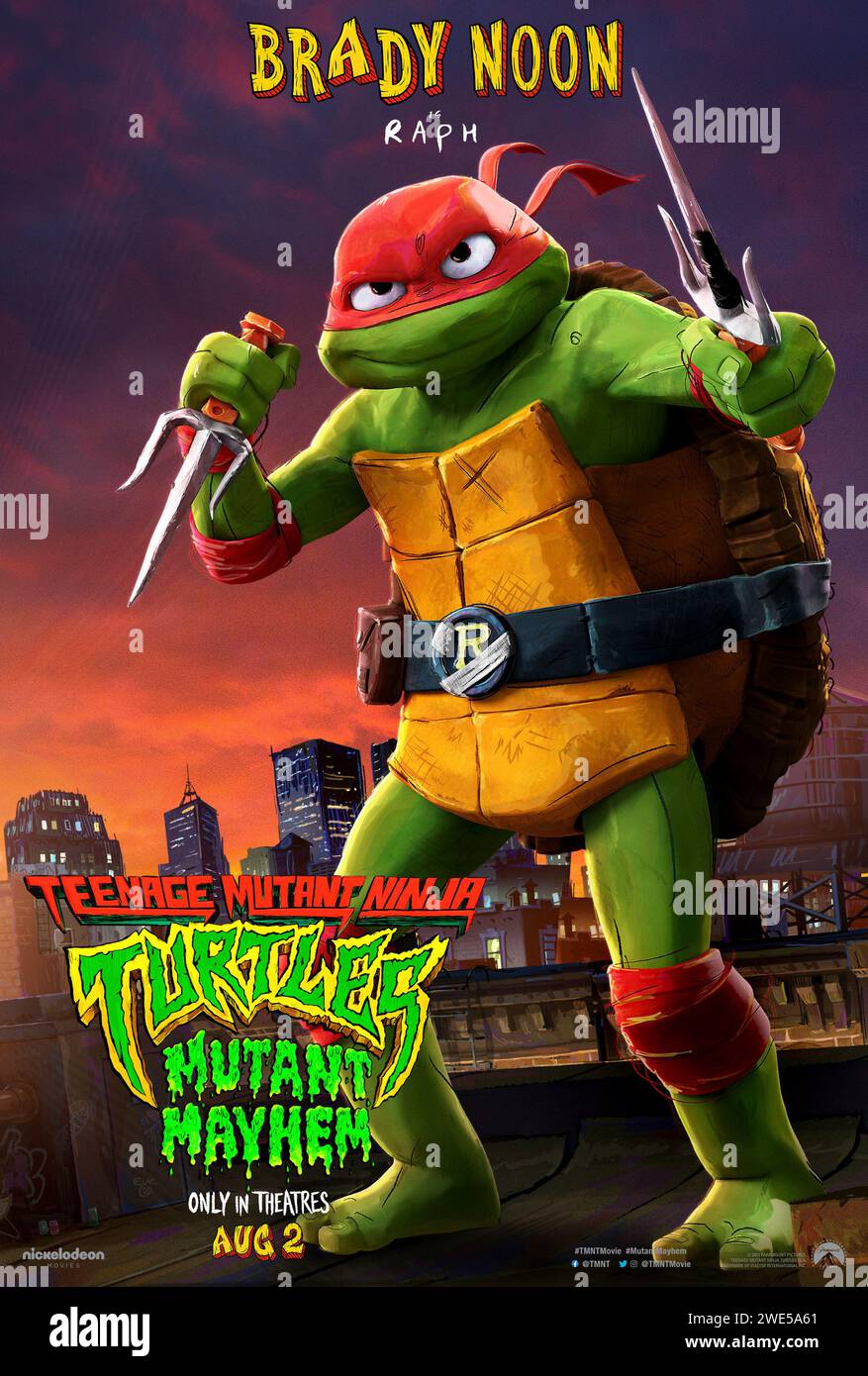 Teenage Mutant Ninja Turtles: Mutant Mayhem (2023) unter der Regie von Raine Allen-Miller mit Brady Noon als Raphael in der Hauptrolle. Poster mit US-Zeichen ***NUR FÜR REDAKTIONELLE ZWECKE***. Quelle: BFA / Paramount Pictures Stockfoto