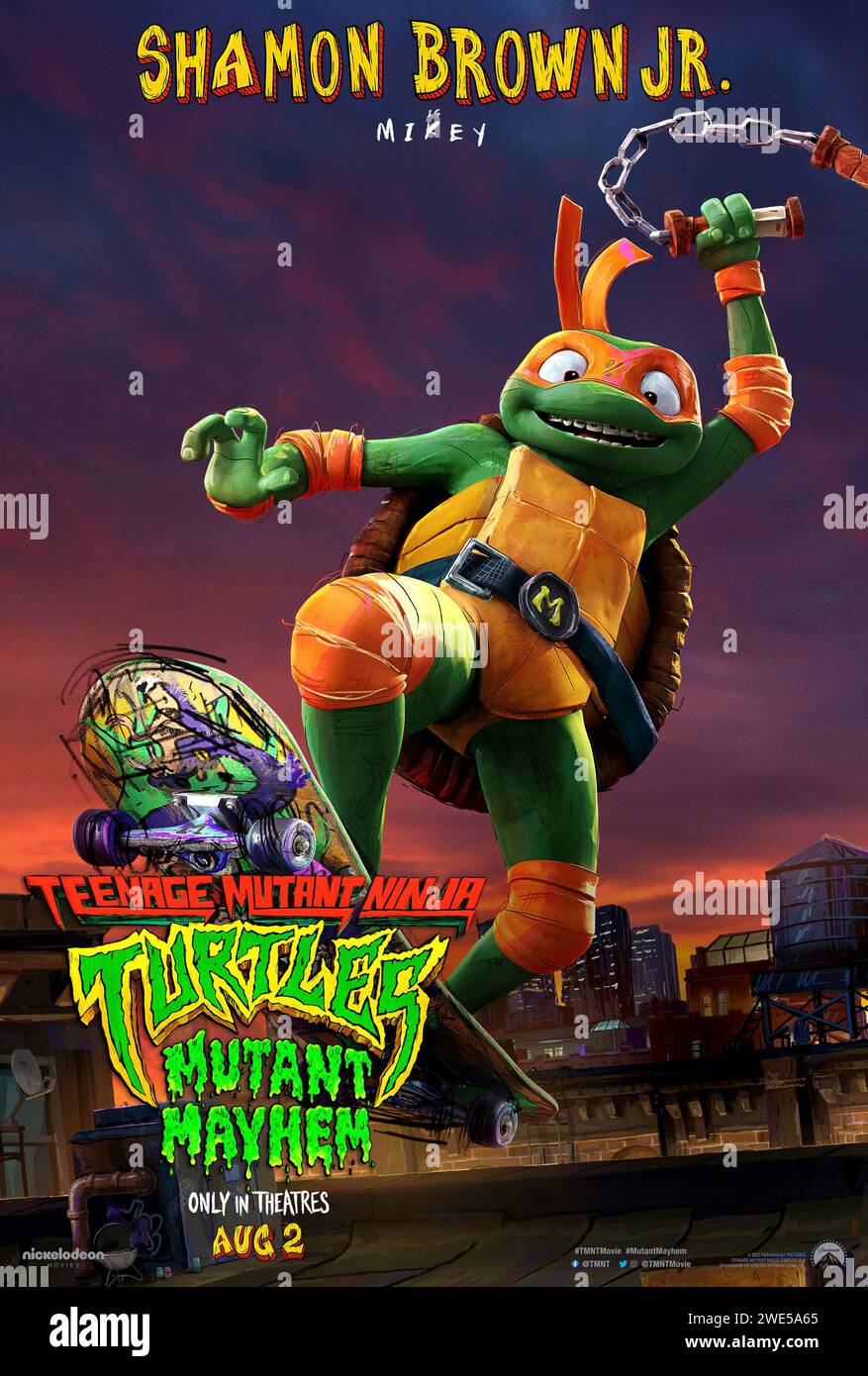 Teenage Mutant Ninja Turtles: Mutant Mayhem (2023) unter der Regie von Raine Allen-Miller mit Shamon Brown Jr. als Michelangelo in dieser stilvollen Animation. Poster mit US-Zeichen ***NUR FÜR REDAKTIONELLE ZWECKE***. Quelle: BFA / Paramount Pictures Stockfoto