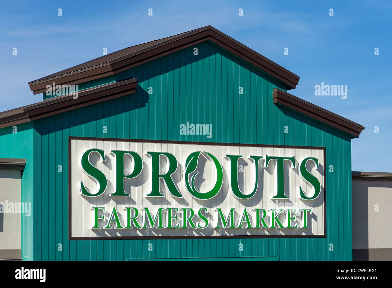 Victorville, CA, USA – 18. Januar 2024: Beschilderung des neuen Standorts des Sprots Farmers Markts in Victorville, Kalifornien. Stockfoto