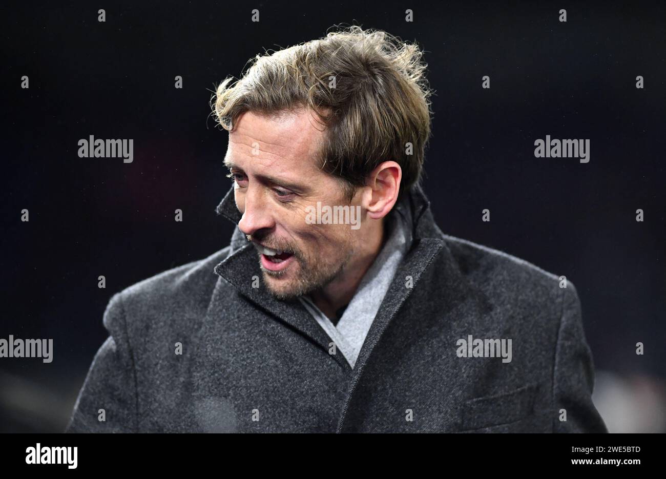 Der ehemalige Fußballspieler Peter Crouch, der heute Fernsehexperte während des Premier League-Spiels zwischen Brighton und Hove Albion und Wolverhampton Wanderers im American Express Stadium, Brighton, UK - 22. Januar 2024 Foto Simon Dack / Telefoto Images. Nur redaktionelle Verwendung. Kein Merchandising. Für Football Images gelten Einschränkungen für FA und Premier League, inc. Keine Internet-/Mobilnutzung ohne FAPL-Lizenz. Weitere Informationen erhalten Sie bei Football Dataco Stockfoto