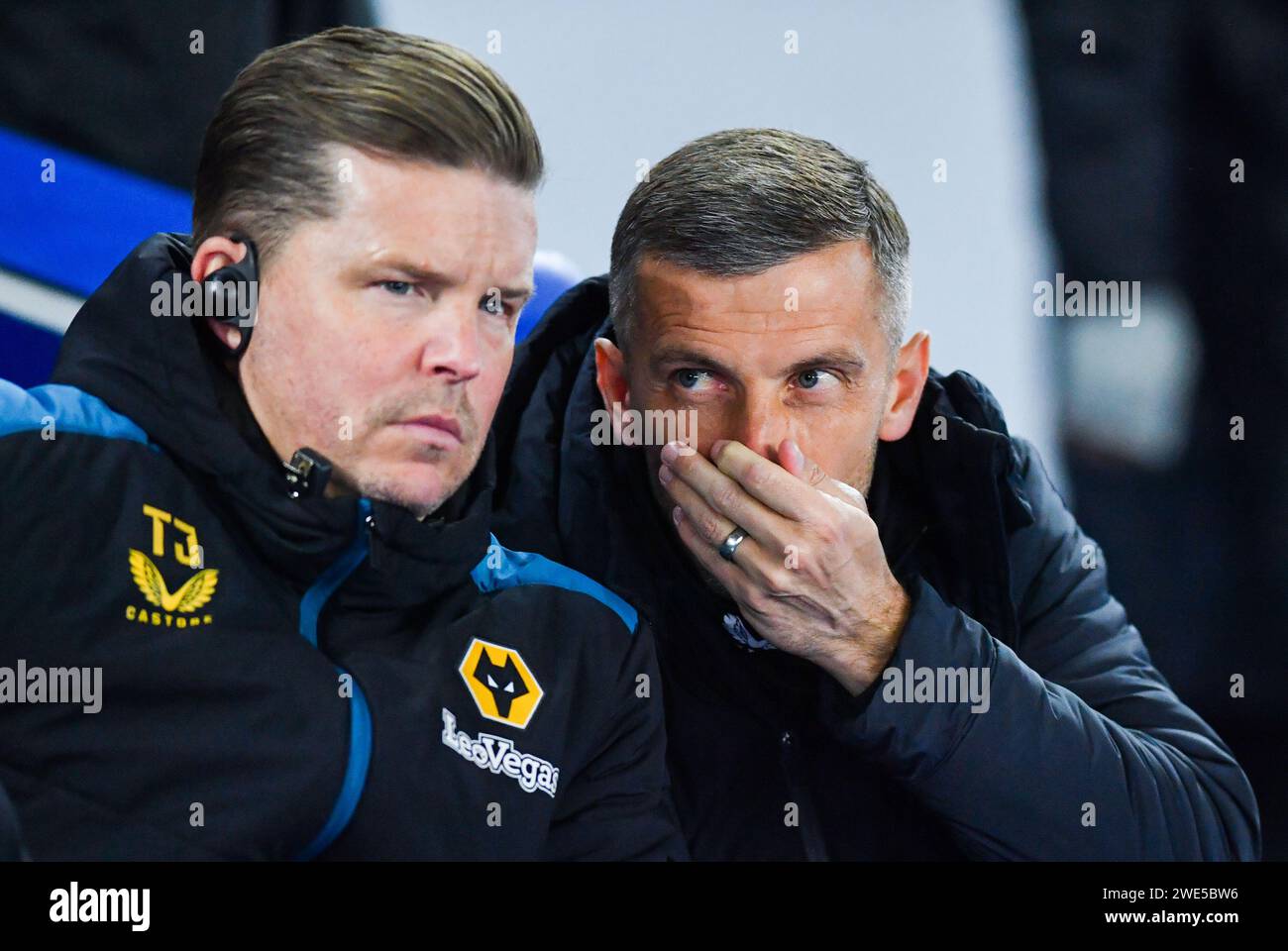 Wölfe-Cheftrainer Gary O'Neil (rechts) während des Premier League-Spiels zwischen Brighton und Hove Albion und Wolverhampton Wanderers im American Express Stadium, Brighton, UK - 22. Januar 2024 Foto Simon Dack / Telefoto Images. Nur redaktionelle Verwendung. Kein Merchandising. Für Football Images gelten Einschränkungen für FA und Premier League, inc. Keine Internet-/Mobilnutzung ohne FAPL-Lizenz. Weitere Informationen erhalten Sie bei Football Dataco Stockfoto