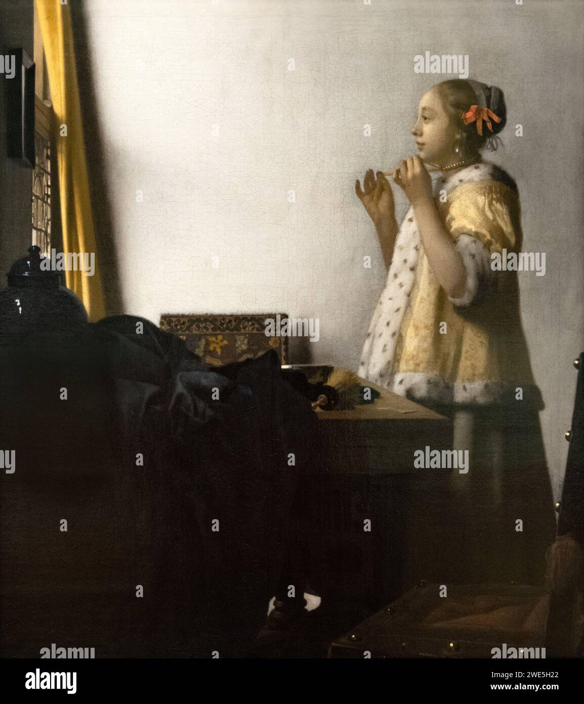 Johannes Vermeer Gemälde; 'Frau mit Perlenkette' oder 'die Perlenkette', 1664, Öl auf Leinwand, niederländisches Goldenes Zeitalter-Gemälde aus dem 17. Jahrhundert Stockfoto