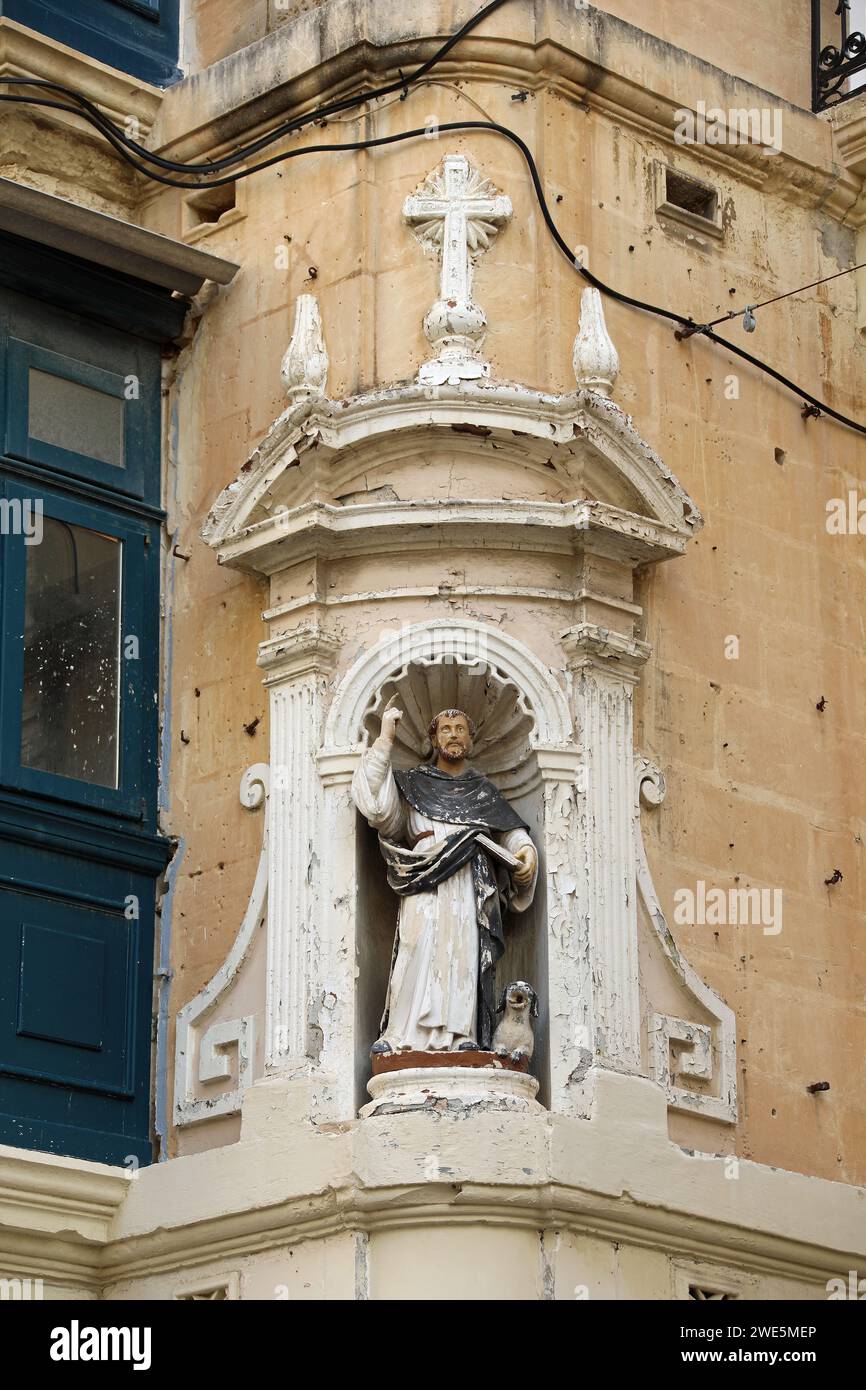 Skulptur an der Straßenecke des Heiligen Dominikus in Valletta Stockfoto